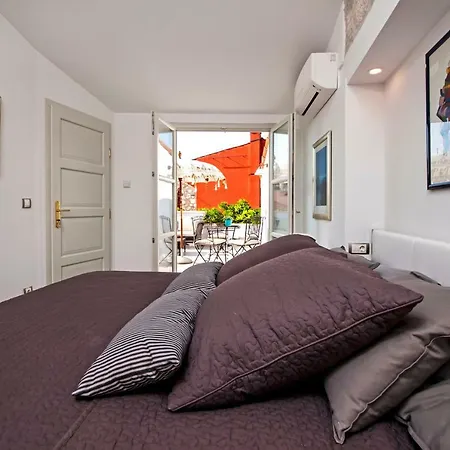 בית נופש Seaview House Rosali רוביני