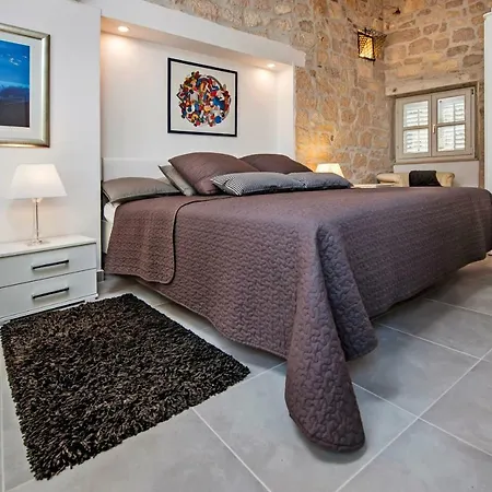 בית נופש Seaview House Rosali רוביני
