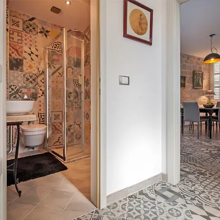 Seaview House Rosali